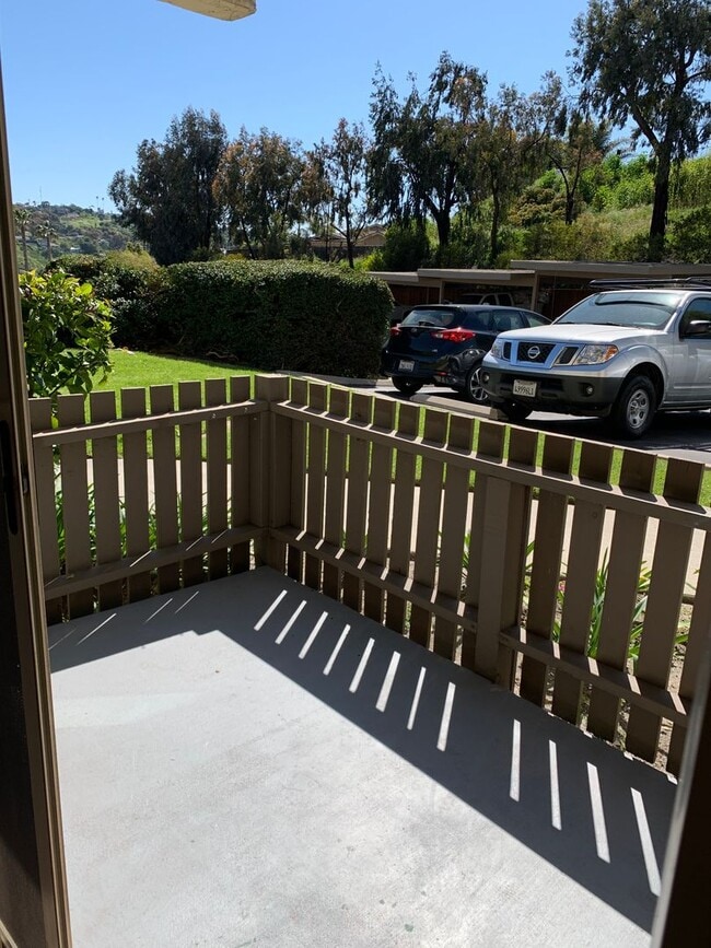 Building Photo - Gated Oceanside 1BR – Pool, Spa, Parking + Water/Trash Included! Won’t Last!