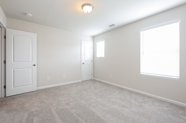 Building Photo - 161 Evvalane Dr