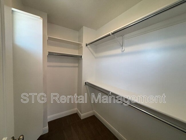 Building Photo - 1092 Alegre Alley