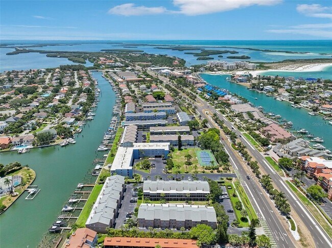Building Photo - 637 Pinellas Bayway