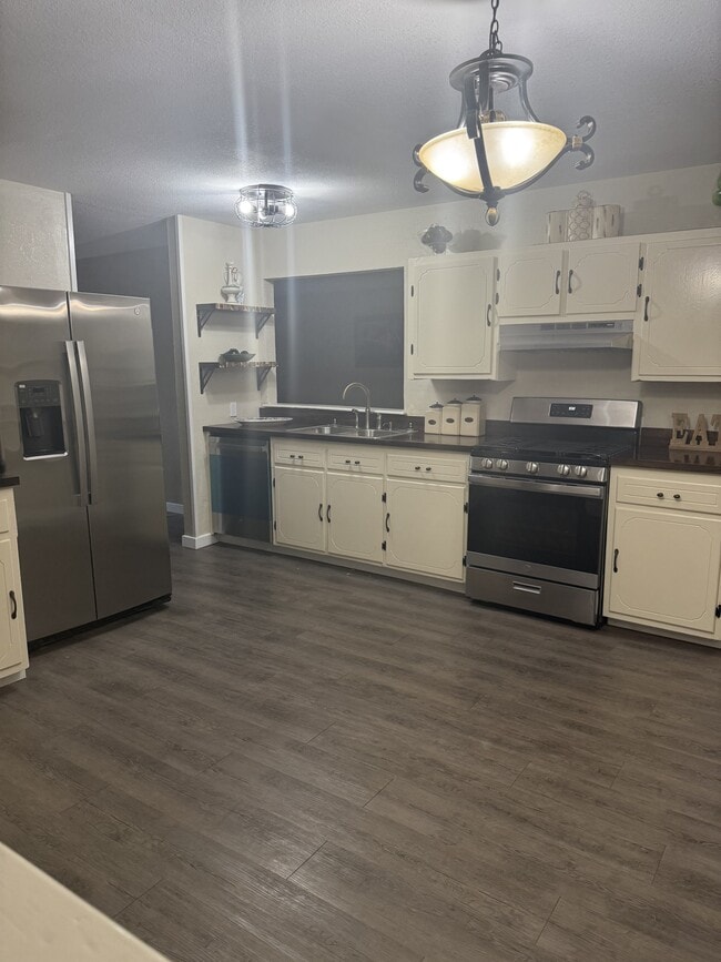 Building Photo - 2404 N Gray St