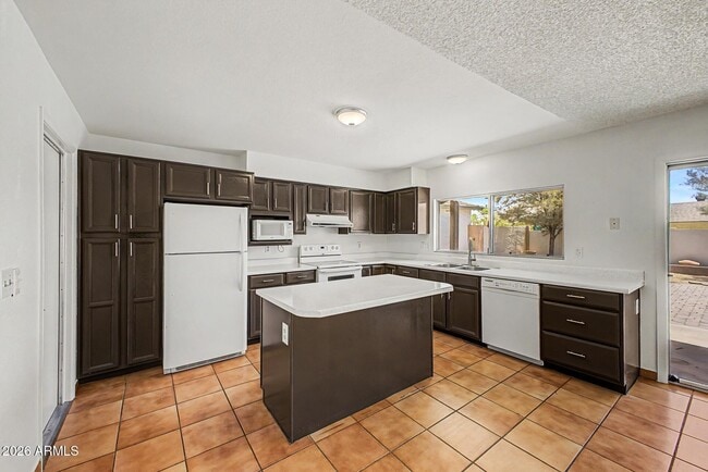 Building Photo - 8689 E Roosevelt Cir