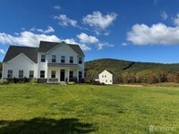 Building Photo - 2 Drake Ct