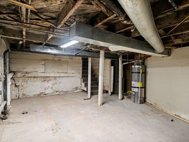 Building Photo - 3002 Porter Ave