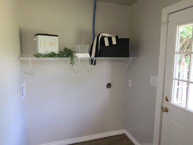Building Photo - Updated 3 bed 1 bath in South Okc!