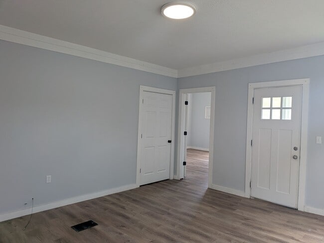 Building Photo - Move in Ready 4 Bed 2 Bath House