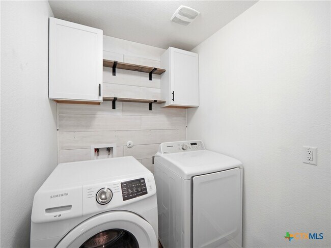 Building Photo - 21412 Wilmiller Ln