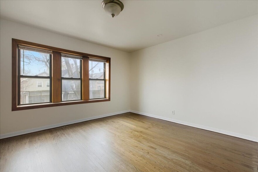 Building Photo - 3558 W Cortland St