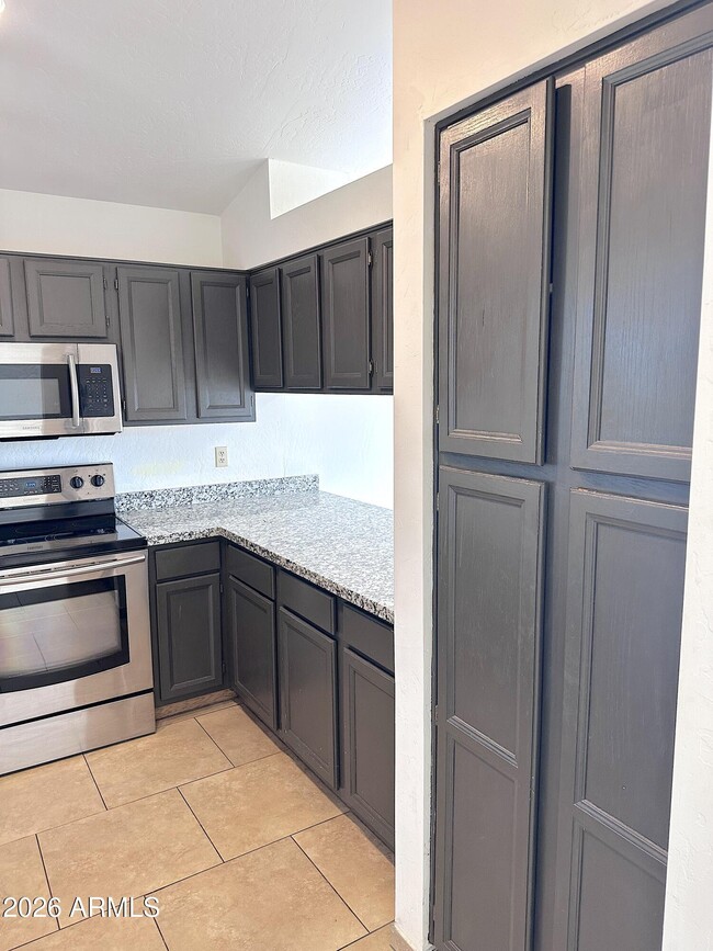 Building Photo - 4725 E Brown Rd