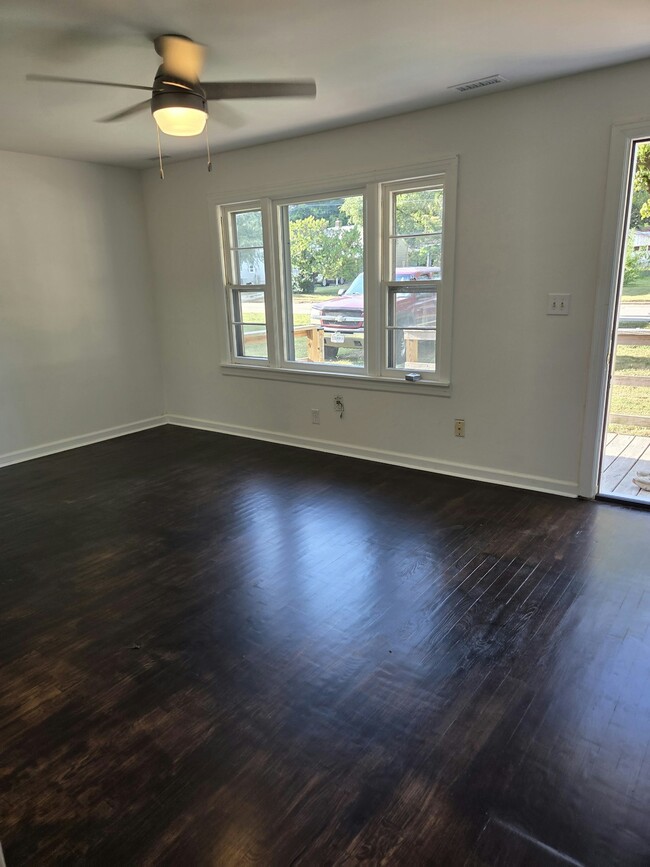 Building Photo - 506 W Catalpa St