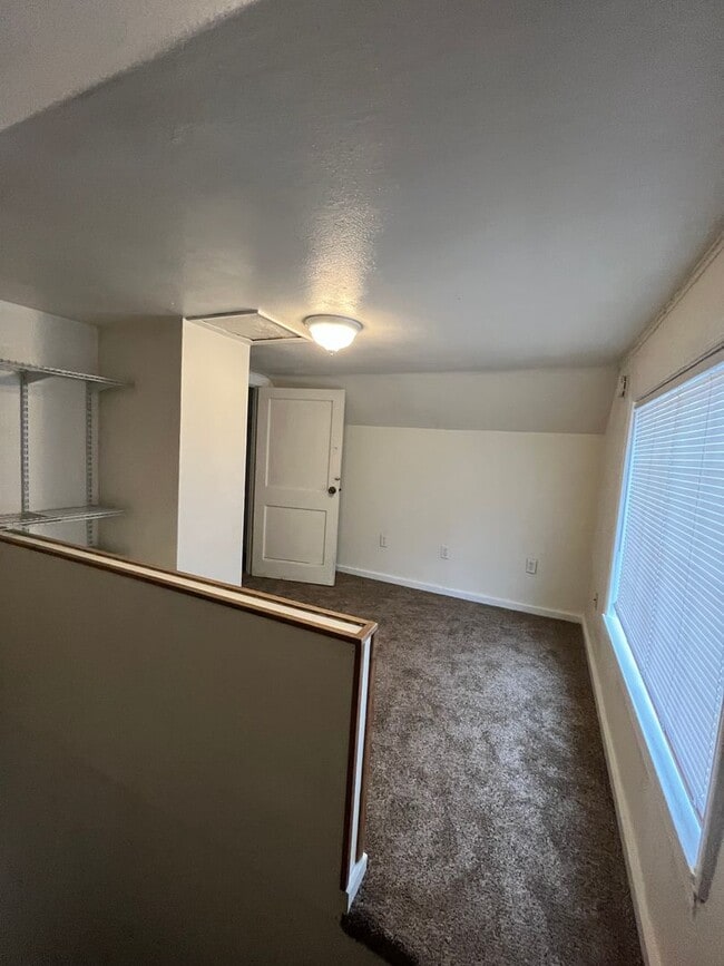 Building Photo - Charming 2-bedroom, 1-bathroom in Downtown Albany!