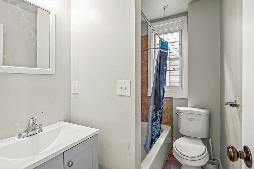 Building Photo - 30 Wainwright St