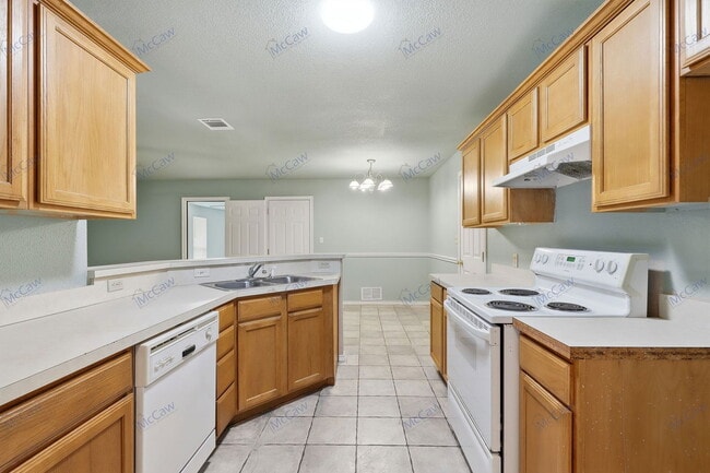 Building Photo - 702 N Walnut St