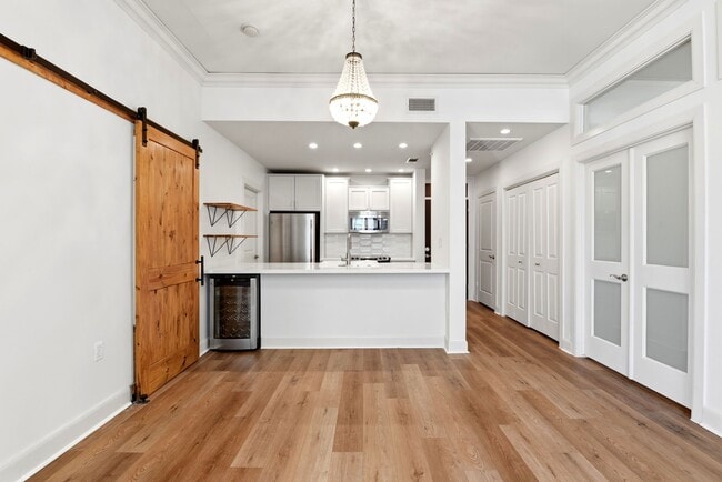 Building Photo - 1010 Rosine St