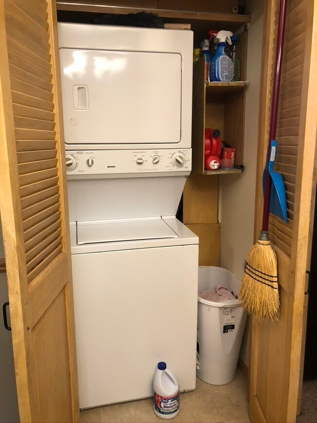 Building Photo - 10321 W North Ave