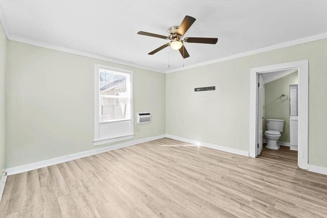 Building Photo - 2005 Walker St