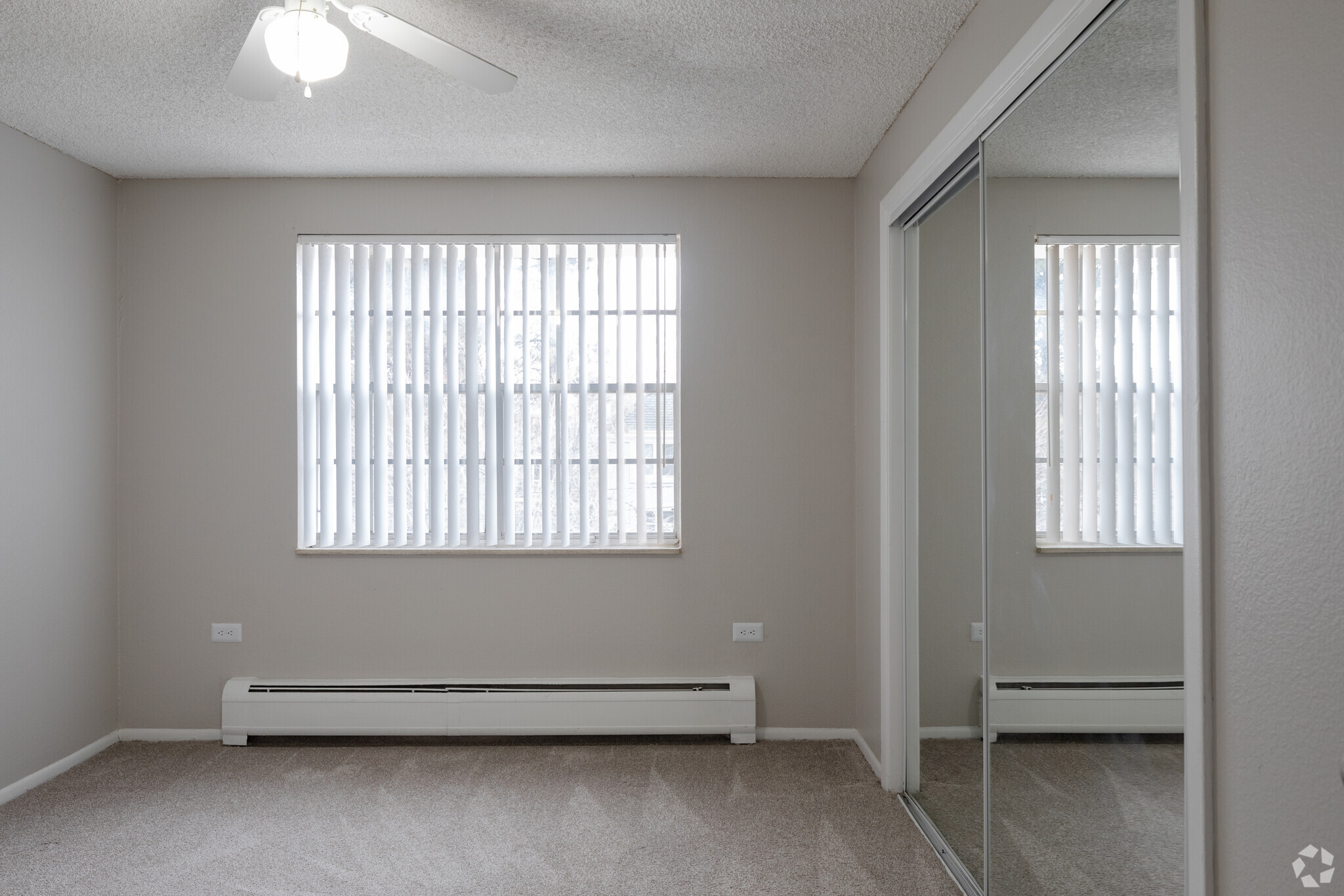 2BR, 1BA - 755SF - Carlisle on the Park Apartments