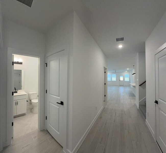 Building Photo - 4727 Bay Vista Dr