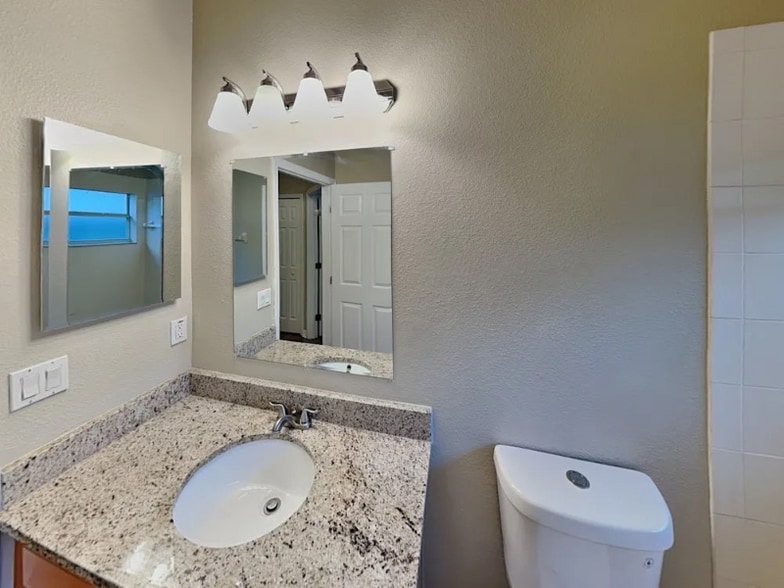Building Photo - 15223 Lindera Dr