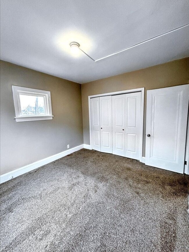 Building Photo - Cozy 2-Bedroom Apartment with Great Locati...