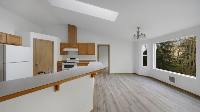 Building Photo - 3 Bed 2 Bath - Large Living Room - Office ...