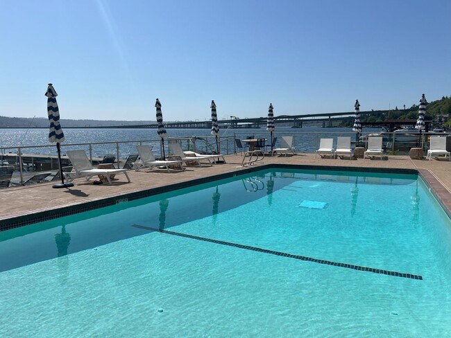 Building Photo - Lake Washington waterfront living with lak...