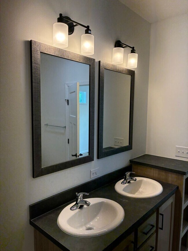 Building Photo - Modern 3 Bedroom 2 Bath House - New Build! Available NOW!