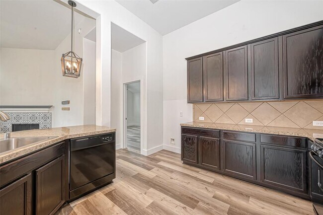 Building Photo - 3618 Hera Dr