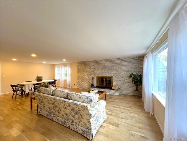 Building Photo - 25 Squires Ave