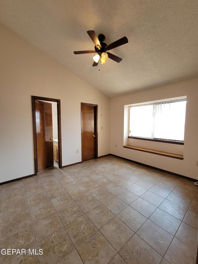 Building Photo - 11340 Lake Nasser Dr