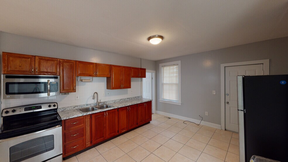 Building Photo - 25 Lamartine St