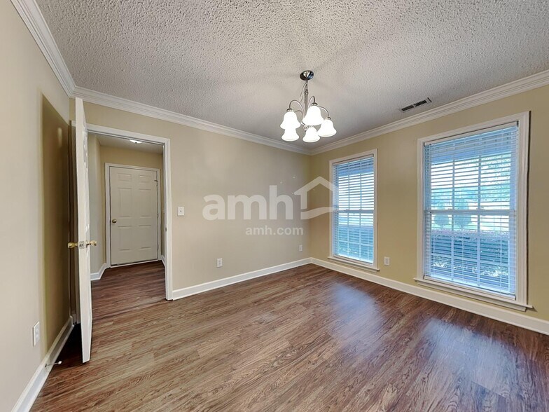 Building Photo - 401 Tar Heel Ln