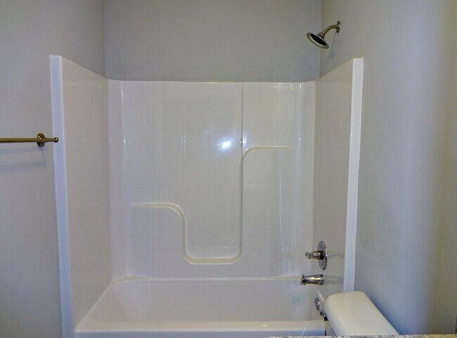 Building Photo - 555 Polo Way