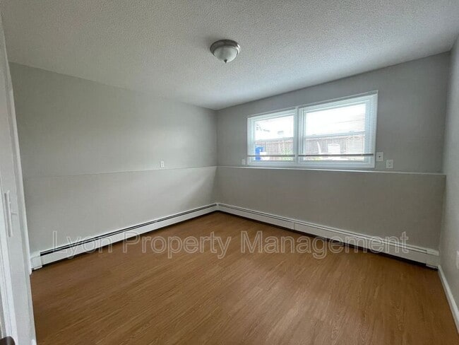 Building Photo - 235 Weeden St