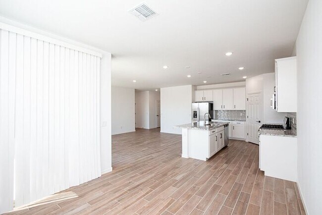 Building Photo - MOVE IN SPECAILS!! ONE MONTH RENT FREE!! Laveen Home Up For RENT! 4BD 2.5 BA