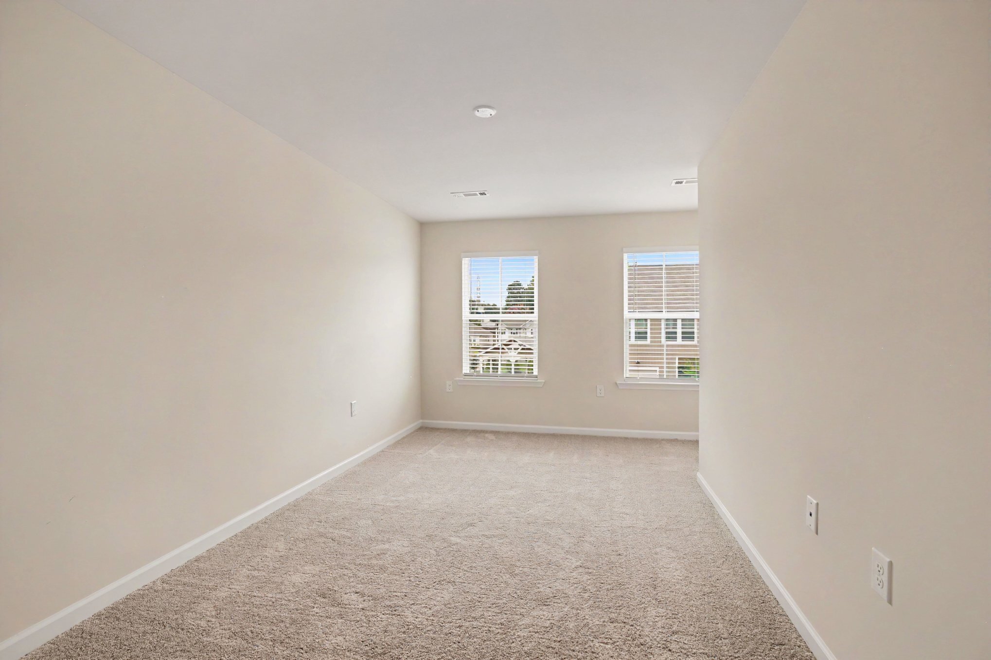 Building Photo - 909 Falls Grove Trl