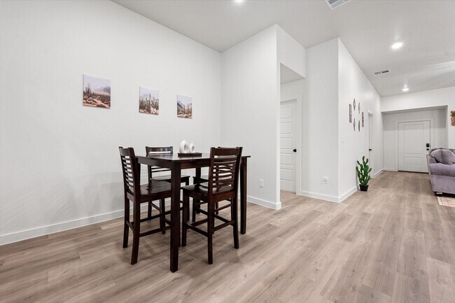 Building Photo - Everything you need is at 2133!!