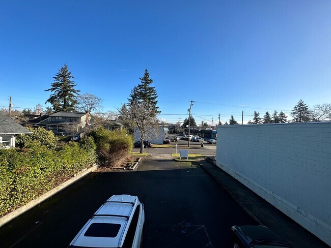 Building Photo - 2821 NE 58th Ave