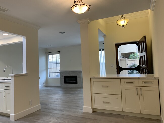 Dining area - 1908 Huxley Ct