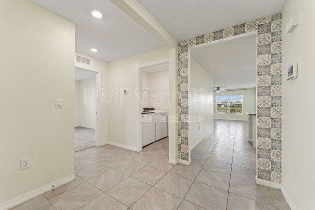 Building Photo - 816 Will Scarlett Ave