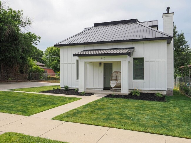 Building Photo - NEWLY REMODELED HISTORIC HOME IN DOWNTOWN ...
