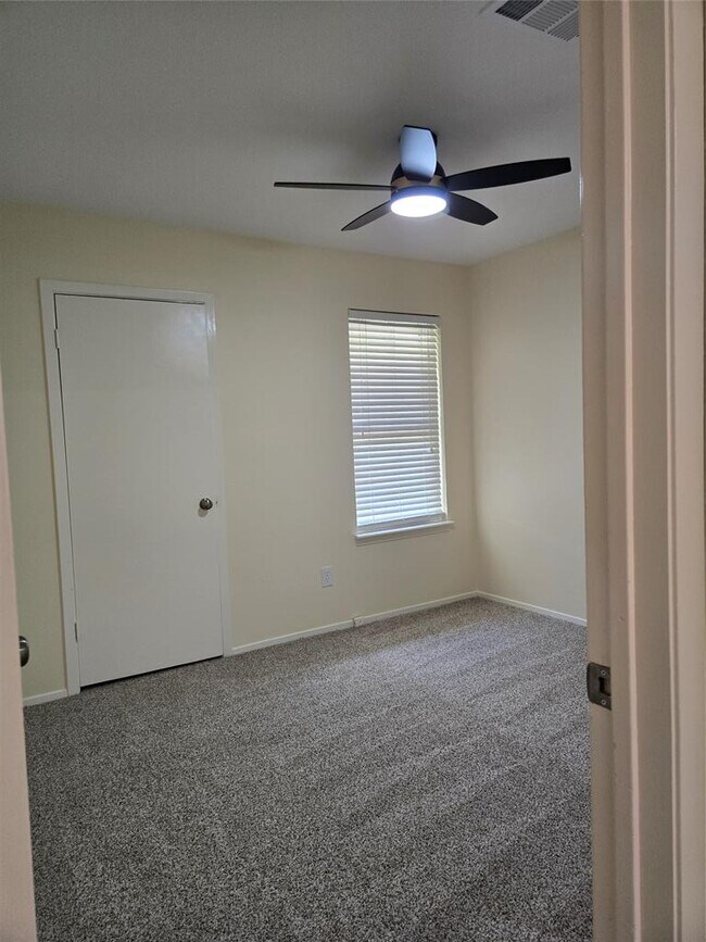 Building Photo - 6704 Clubway Ln
