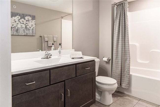 Building Photo - 807 New Terrace Ln