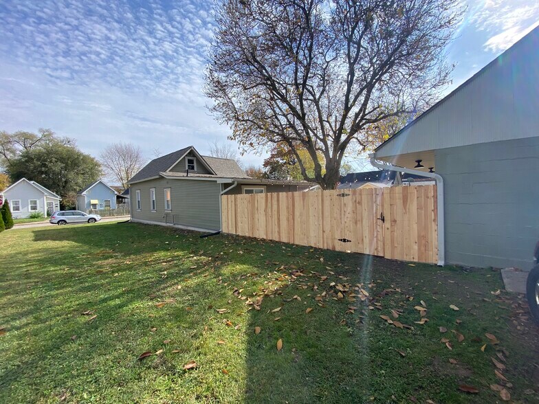 Building Photo - 934 Olive St