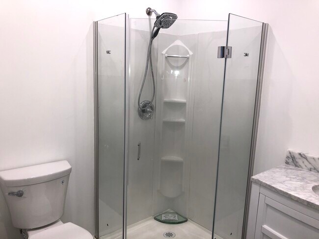 Shower - 1740 Preuss Rd