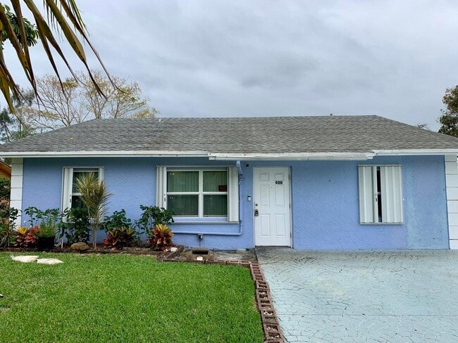 Primary Photo - 400 NE 15th Ct
