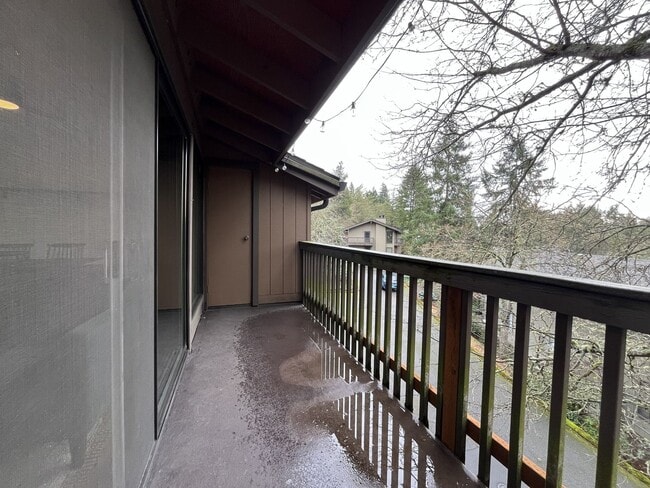 Building Photo - Newly Renovated 1Bd + 1Ba Condo in West Haven-Sylvan! No Stairs, Direct Access, Parking + Pool, S...