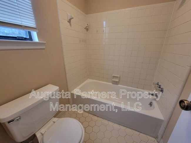 Building Photo - 117 Glenora Ct