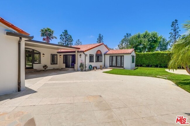 Building Photo - 114 S Layton Dr