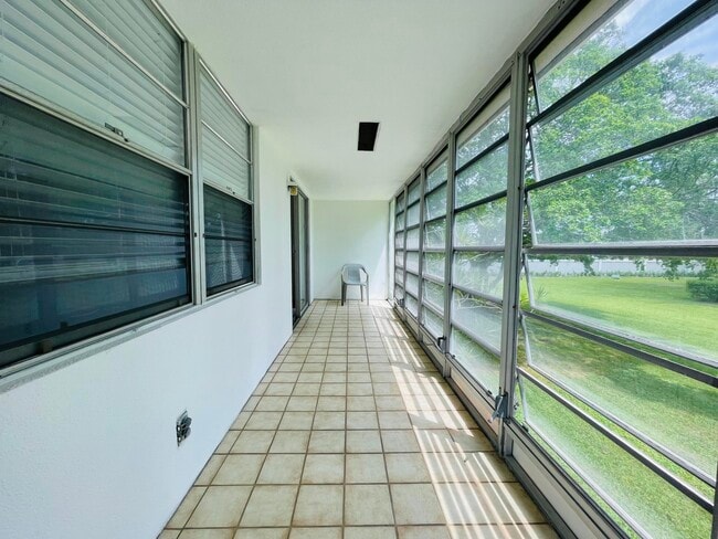 Building Photo - 333 Farnham P